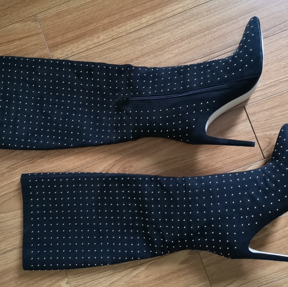 GUESS Boots! 😍 - Picture 1 of 2